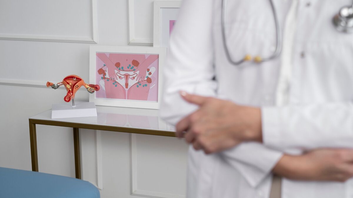 Ovarian Endometrioma (Chocolate Cyst) - Causes, Symptoms, Treatment, Prevention